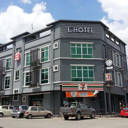 L Hotel Simpang Renggam Екстер'єр фото